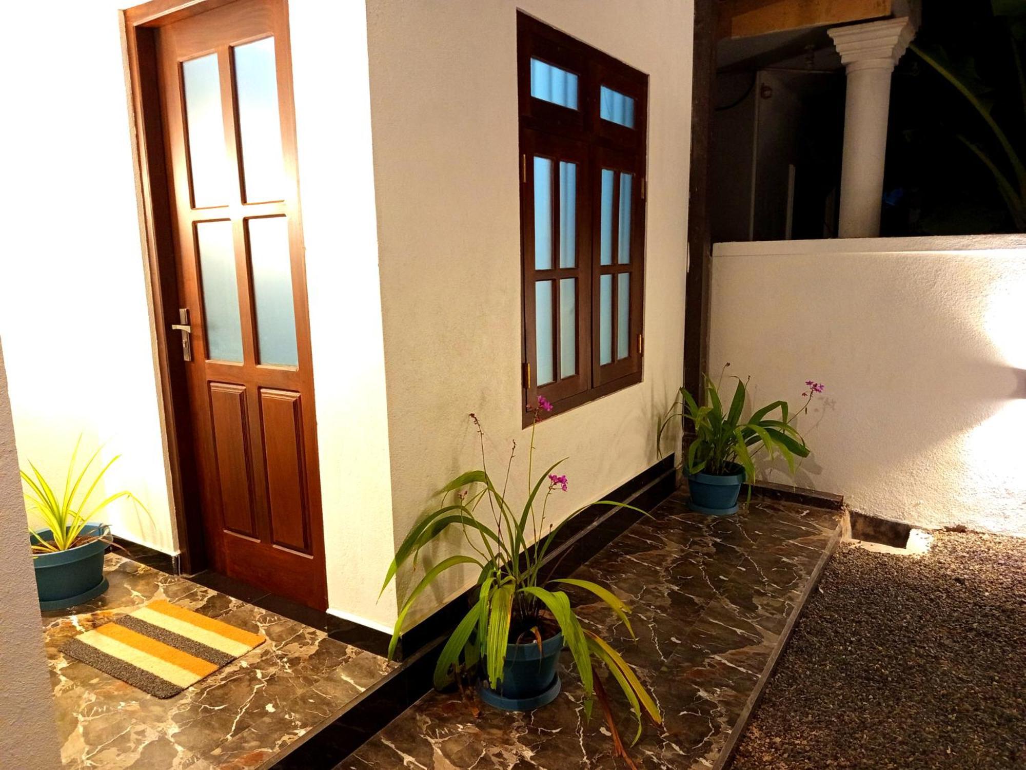 Olu Bunk Apartment Dikwella Bagian luar foto
